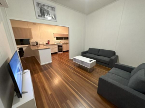Private 1 Bedroom Apartment with Fenced Yard, Grafton